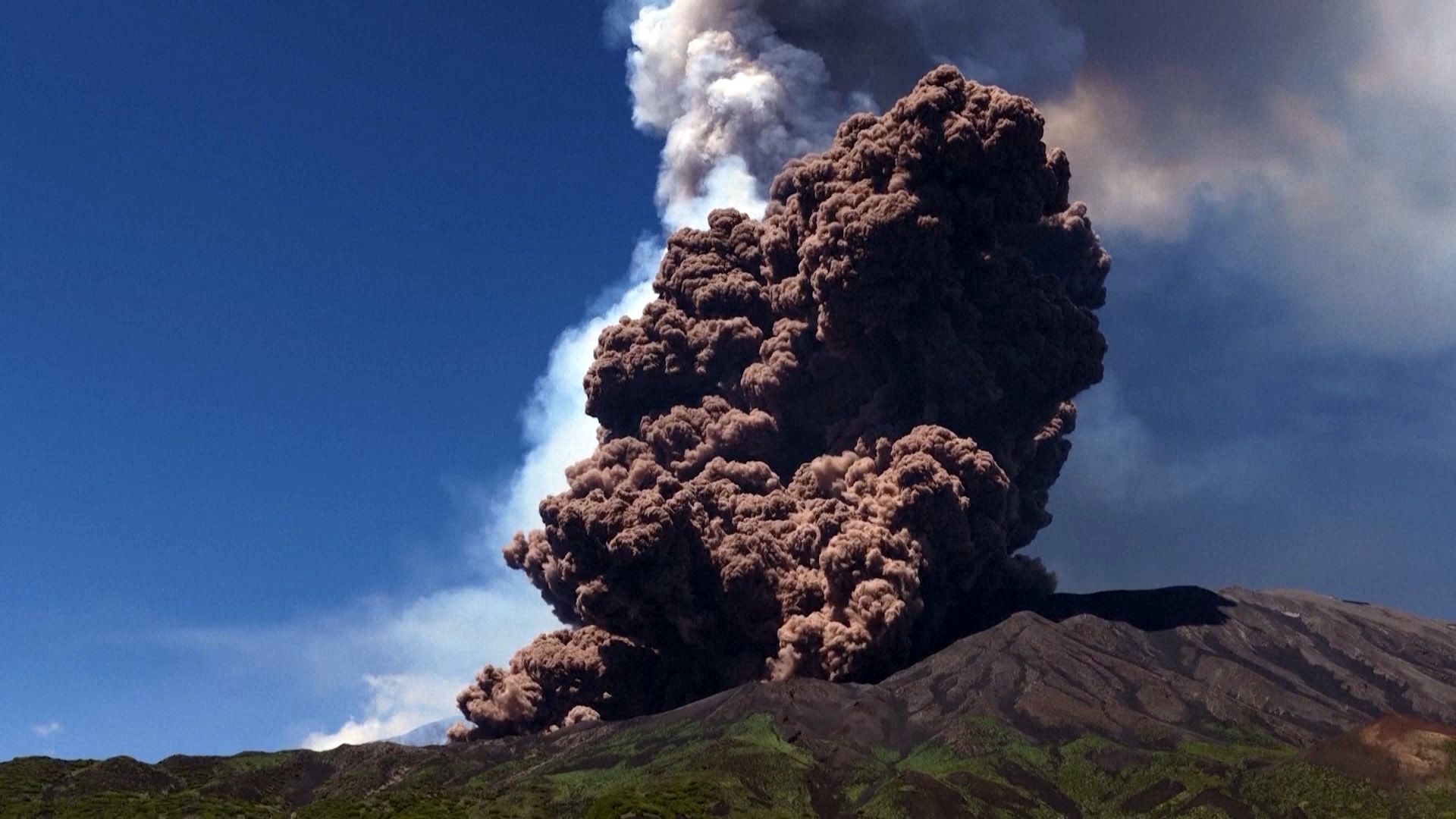1920x1080 Mount Etna