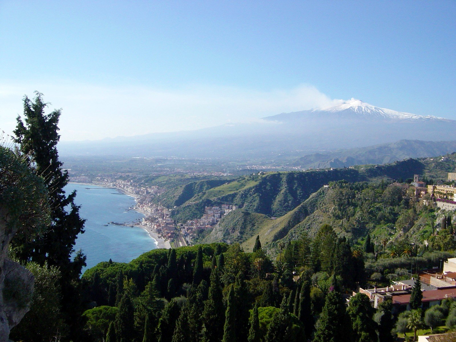 1600x1200 Postcard from Sicilia: Easter in the shadow of Mount Etna Italian Table