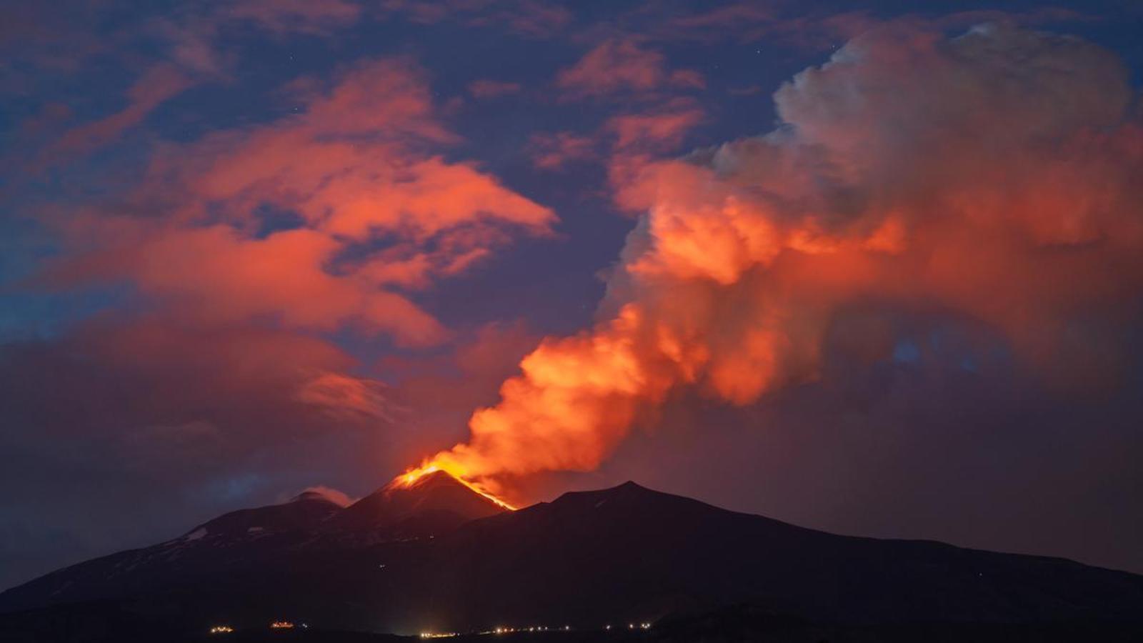 1600x900 These are the spectacular image of the Etna eruption in Sicily