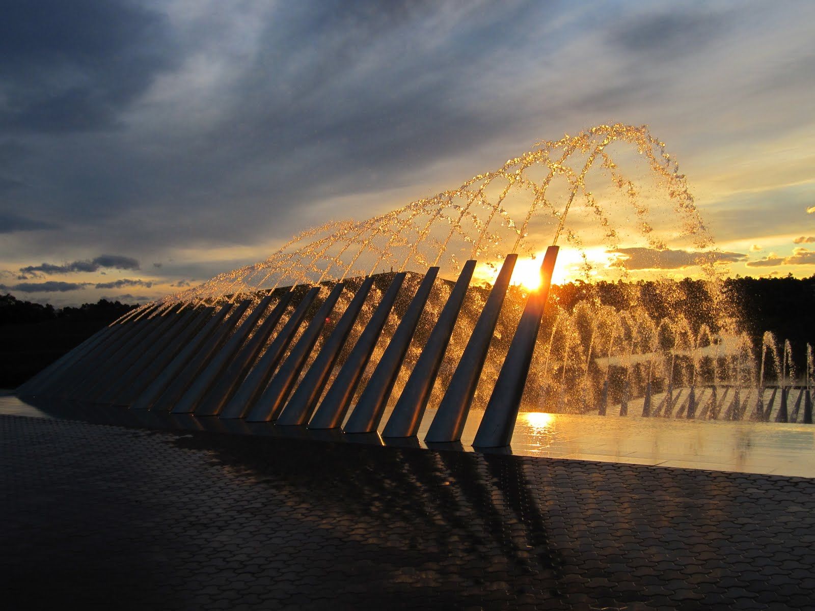 1600x1200 Sydney and Suburbs: Sydney Olympic Park, fountain, sunset