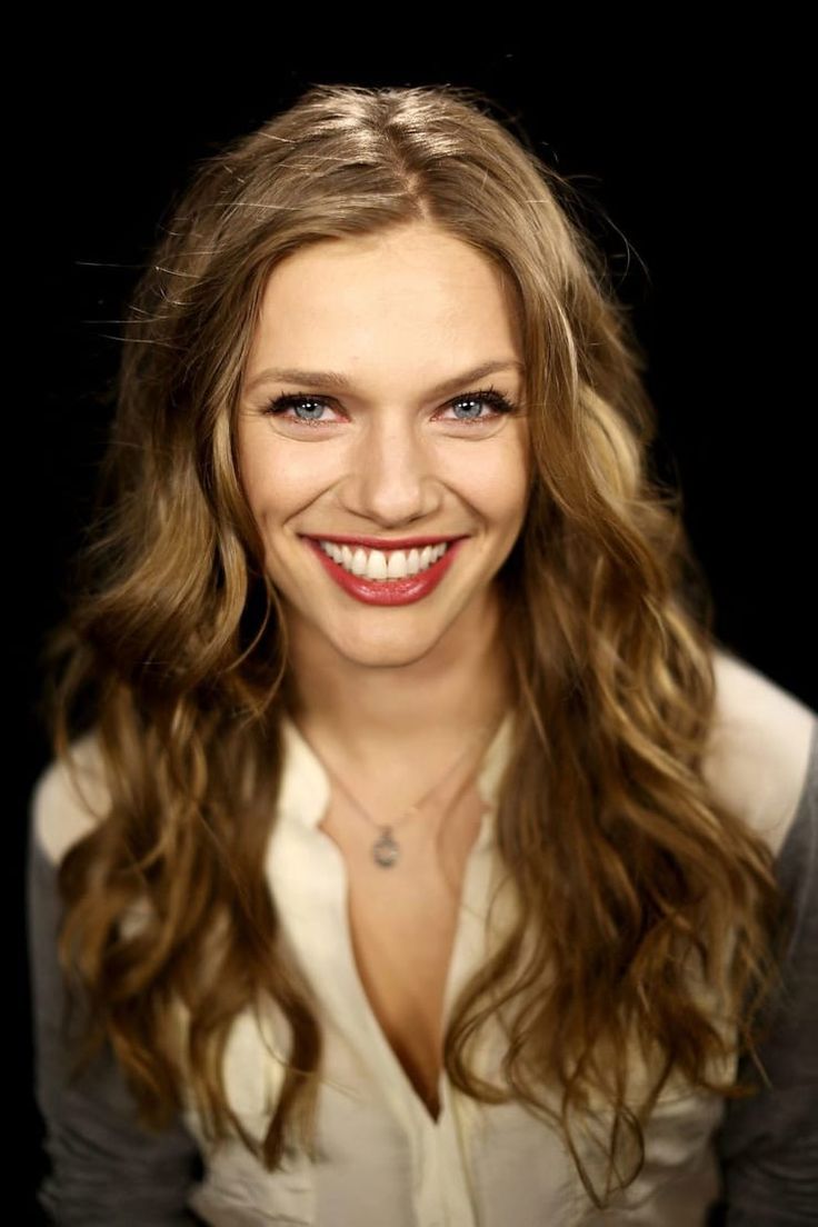 736x1104 Picture of Tracy Spiridakos