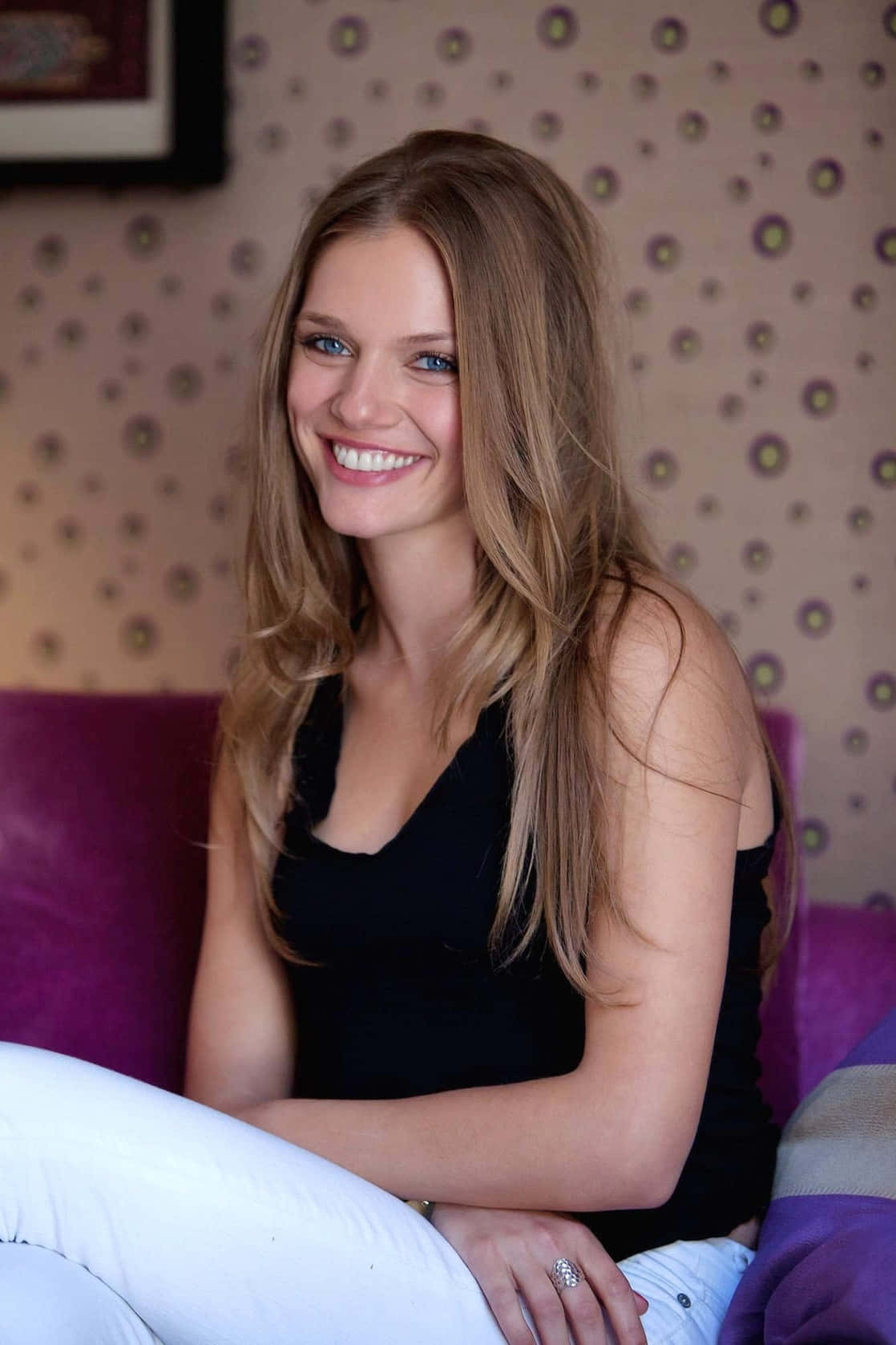 1118x1677 Tracy Spiridakos Smiling Portrait Wallpaper