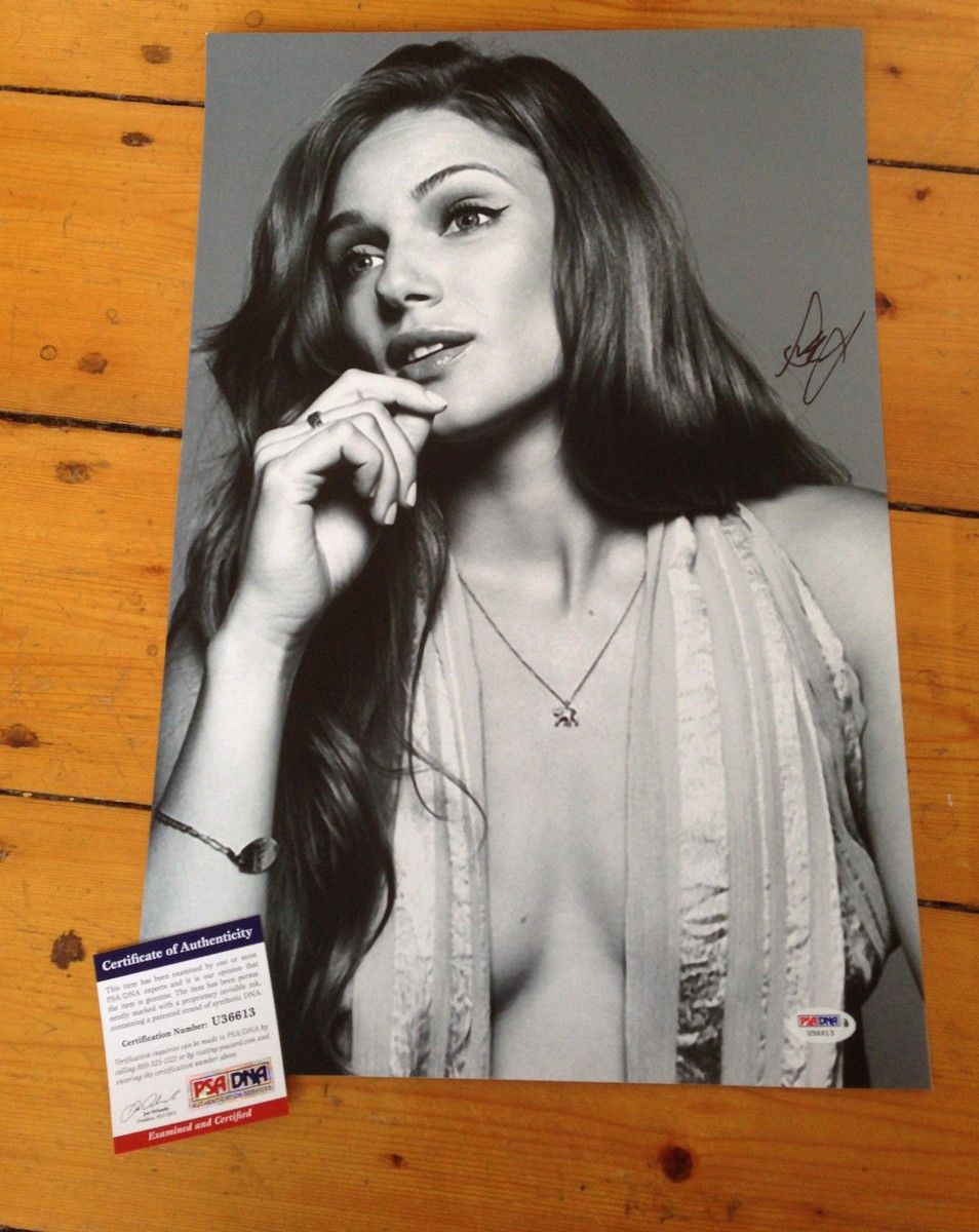 954x1200 Tracy Spiridakos Signed 12x18 Photo PSA DNA COA JSA GA Autograph