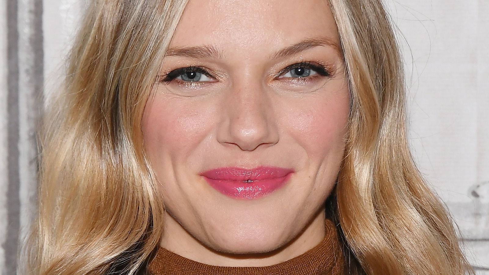 1600x900 Inside Chicago P.D.'s Tracy Spiridakos' Love Life