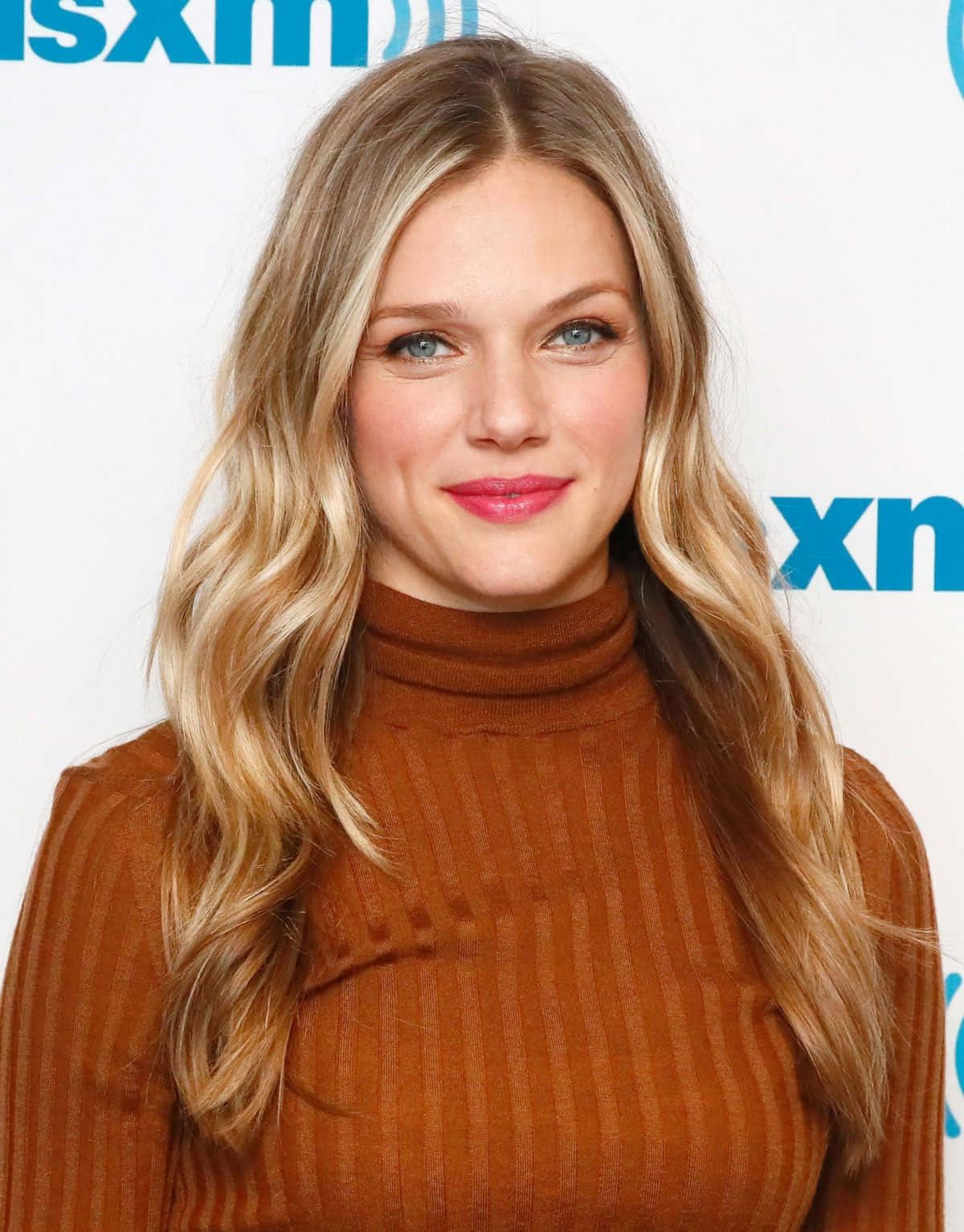 1200x1533 Tracy spiridakos Fondos de pantalla