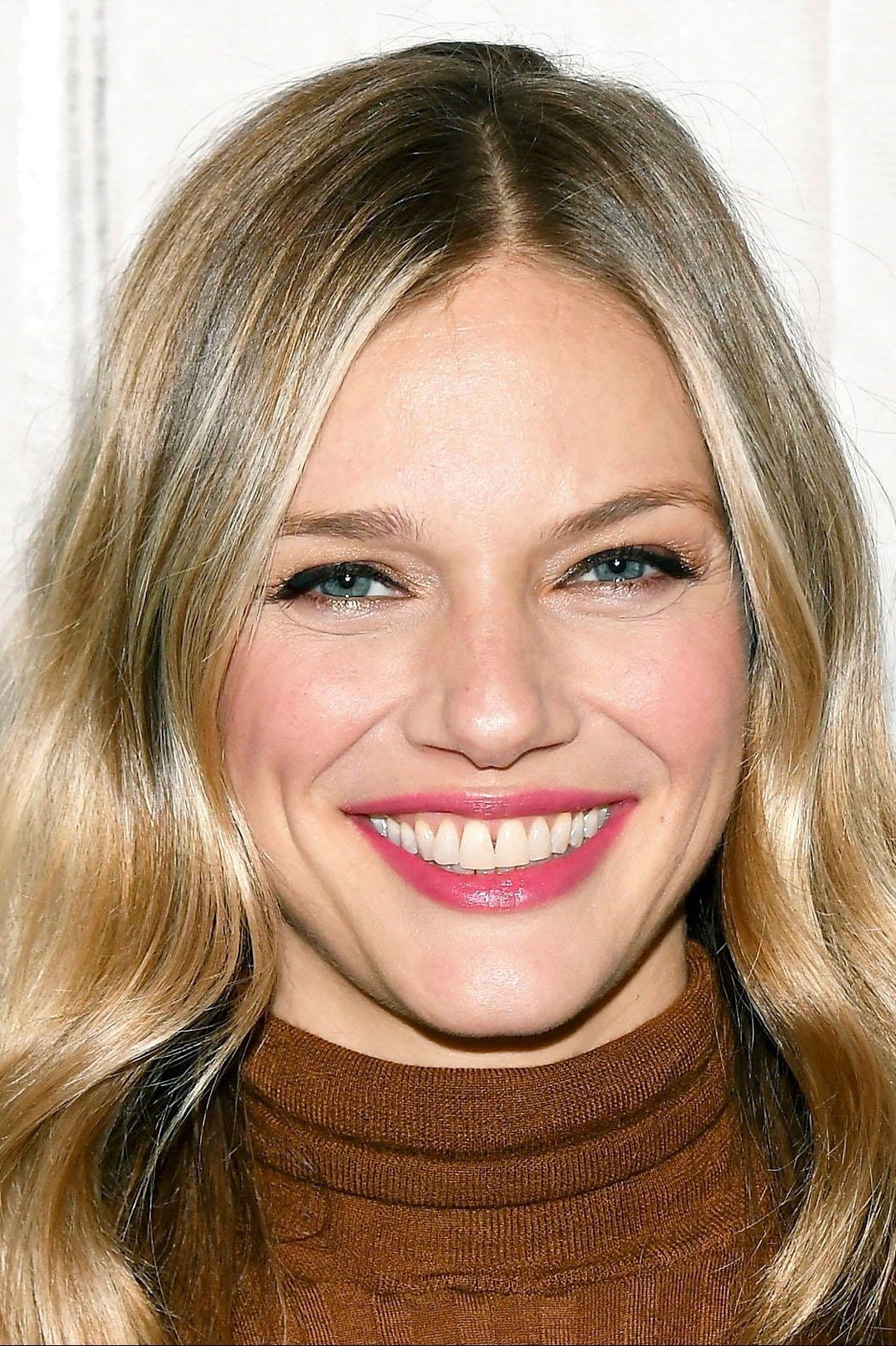 1070x1606 Tracy Spiridakos Image
