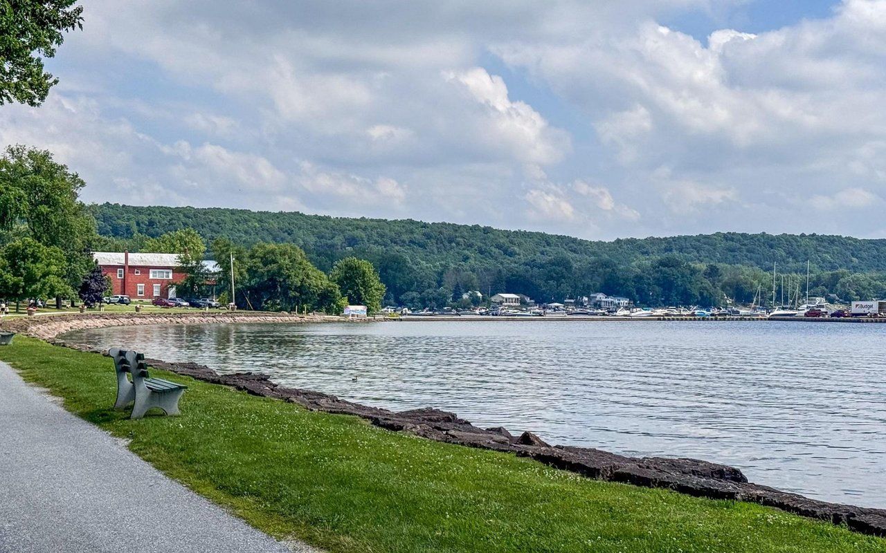 1280x800 Colchester. Neighborhood Guide. The Hammond Team