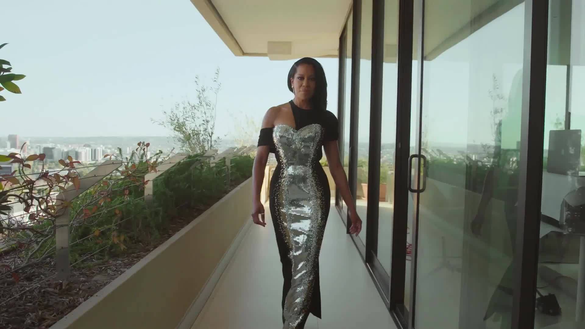 1920x1080 Download Regina King In Silver Dress Wallpaper