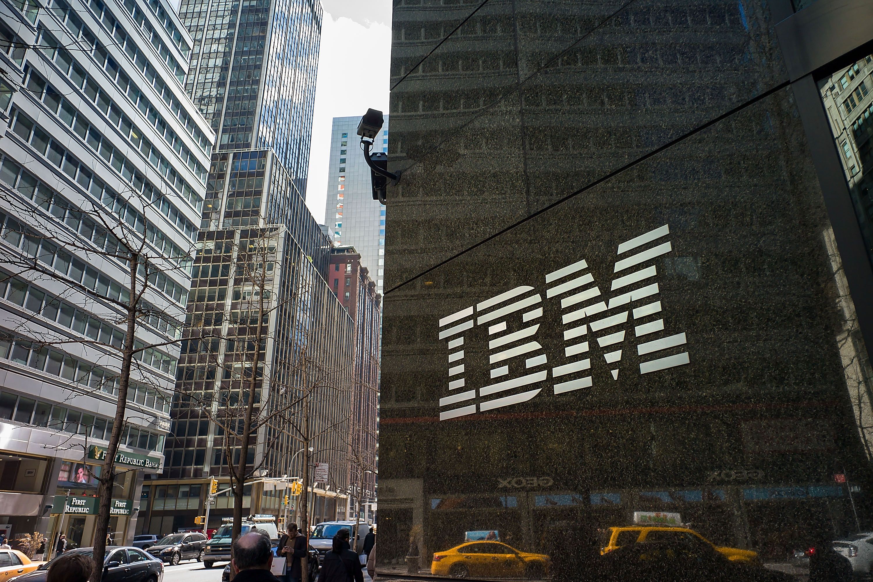3000x2000 IBM's revenue declined for the thirteenth straight quarter