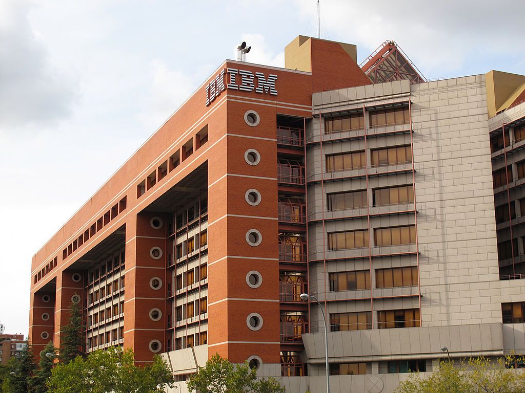 1024x768 IBM shrugs off investor EPS concerns, sells growth story