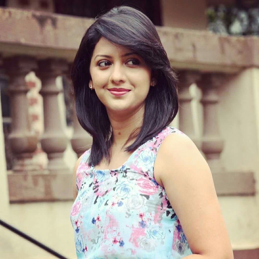 1080x1080 Tejashree Pradhan Wallpaper