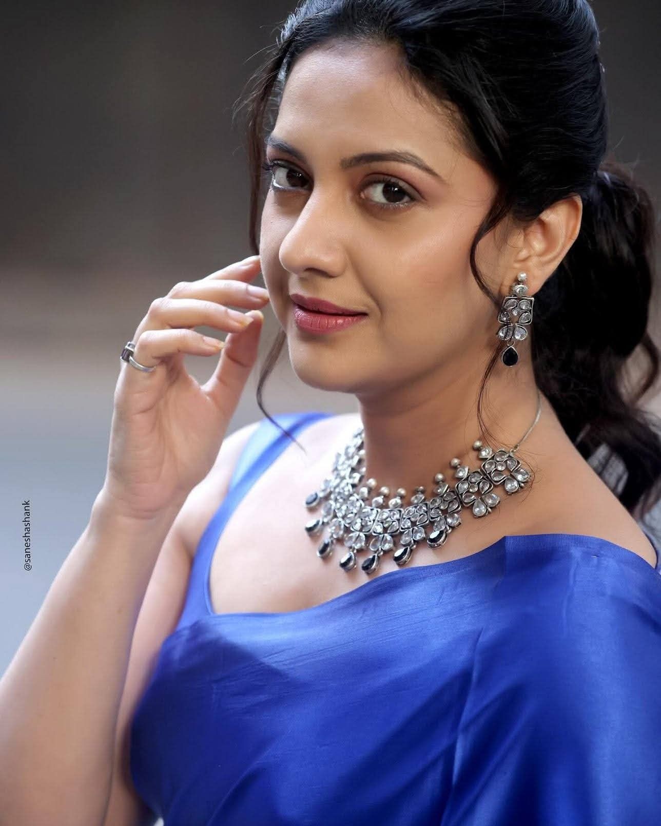 1288x1609 Tejshree Pradhan ideas. rucha hasabnis, tejashree pradhan, archana joglekar