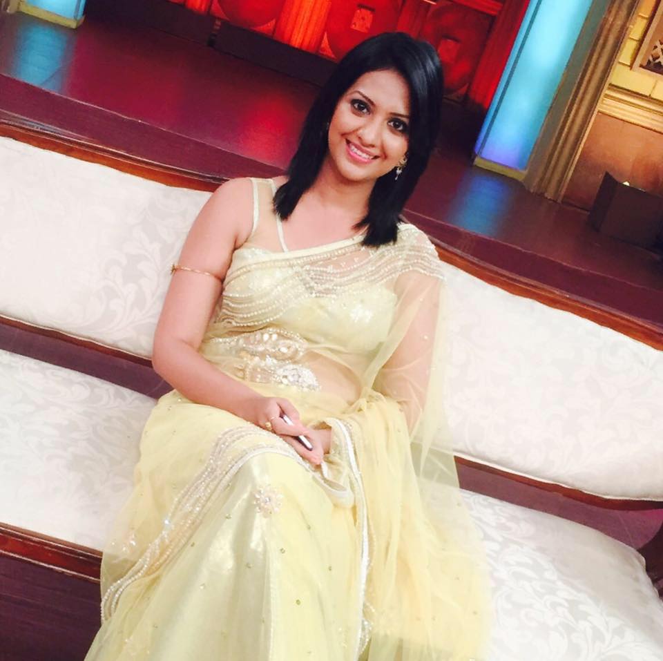 960x957 Tejashree Pradhan Wallpaper