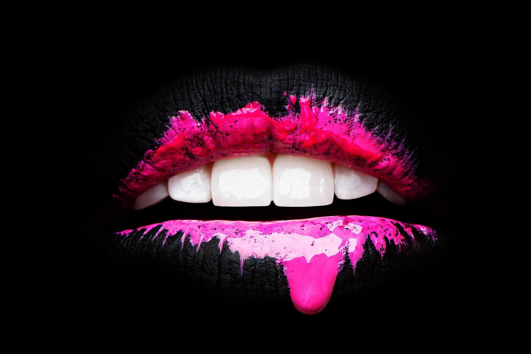 2048x1363 Pink Lips Wallpaper