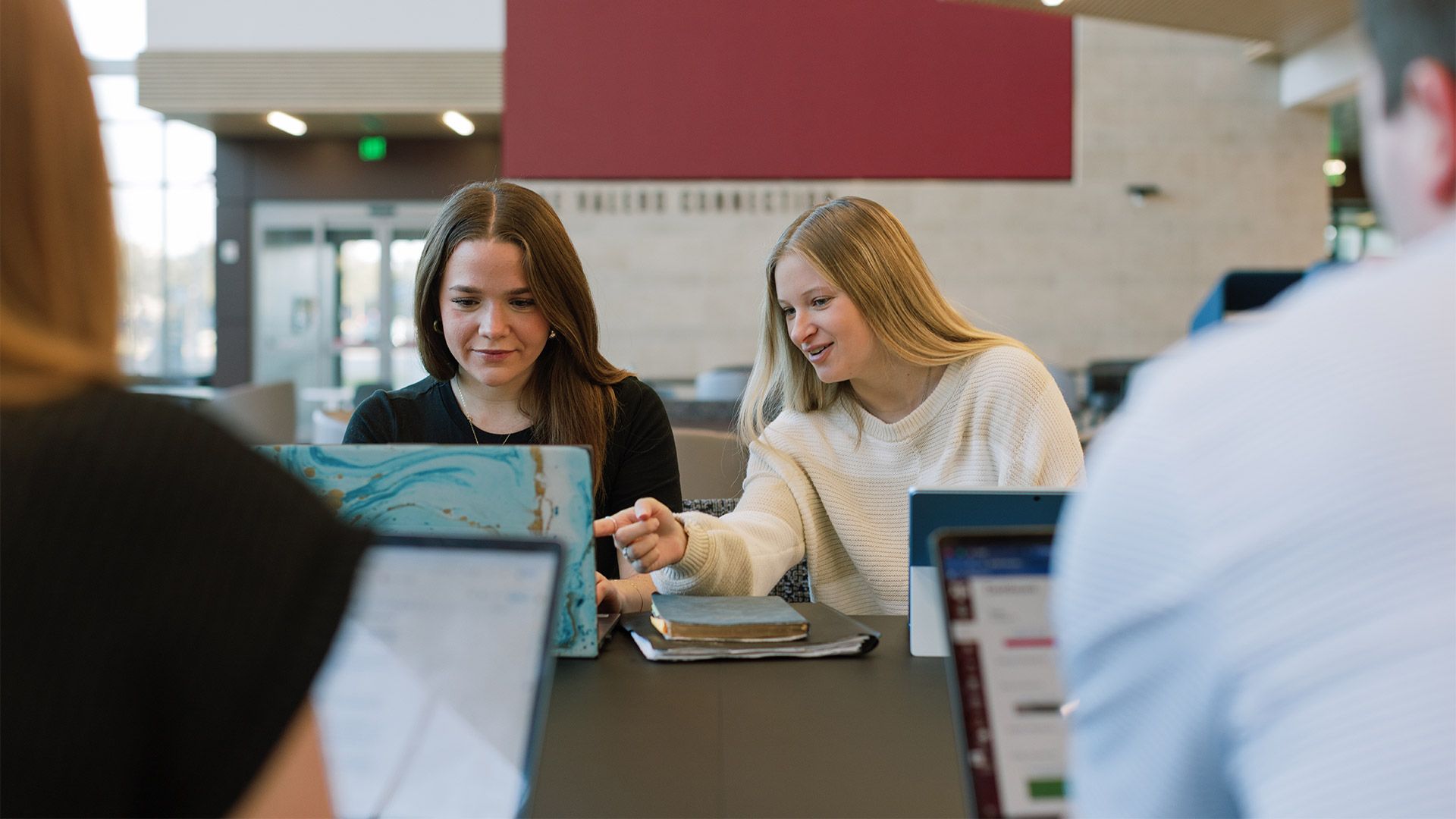 1920x1080 Professional Distinction in Retailing Business School