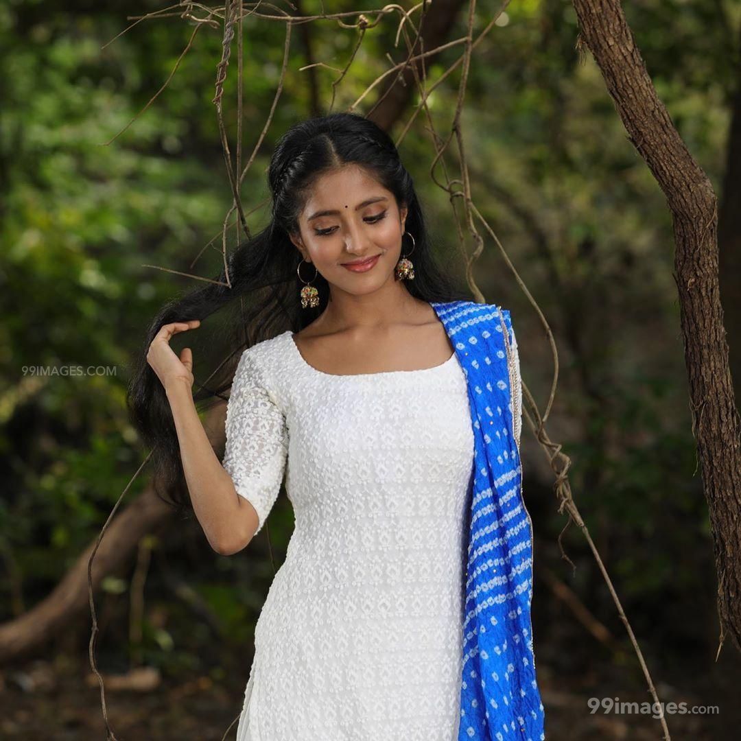 1080x1080 Ulka Gupta Wallpaper