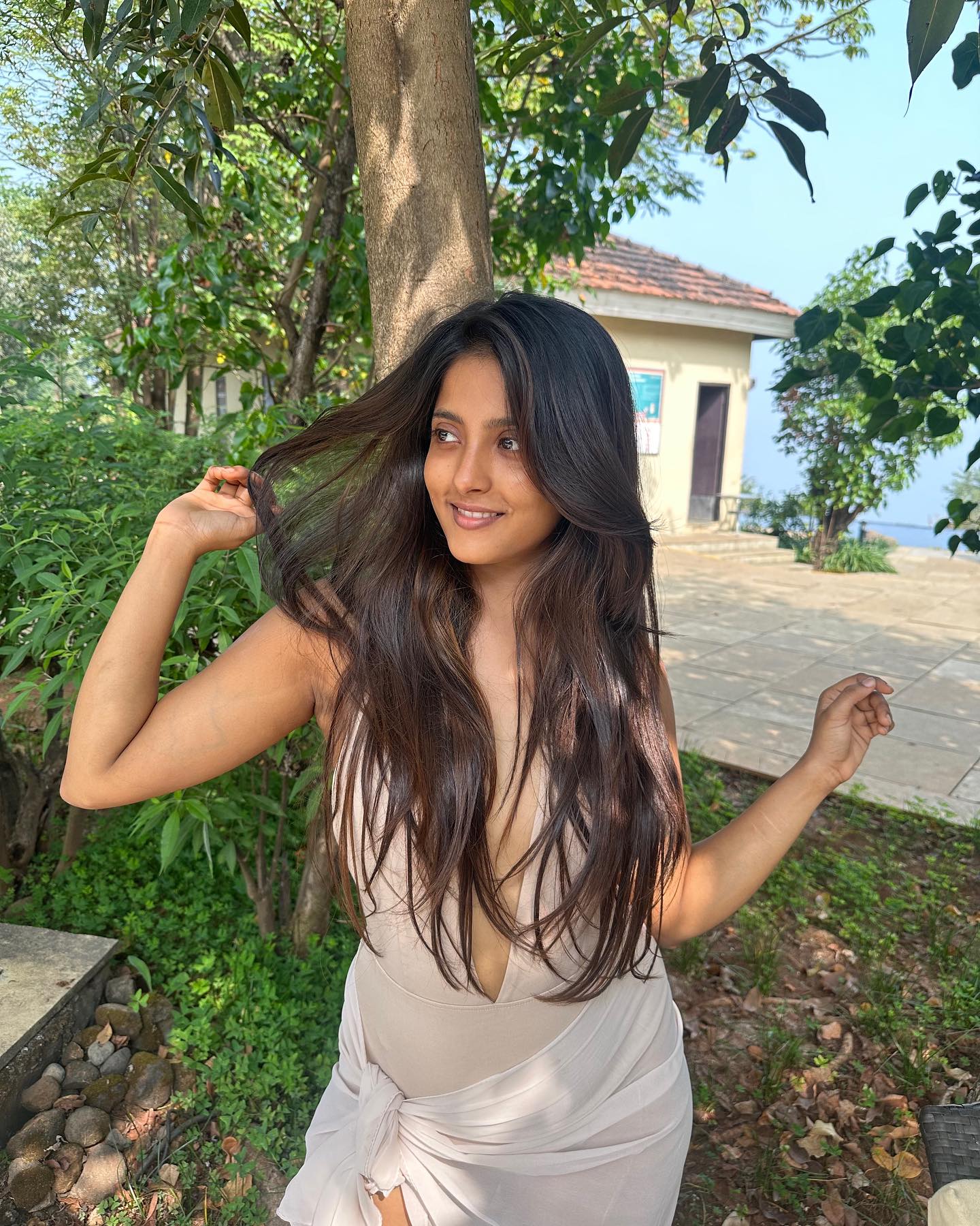 1440x1800 Ulka Gupta. చిట్టిపొట్టి దుస్తుల్లో హీటెక్కిస్తున్న ఉల్కా గుప్తా.-Namasthe Telangana