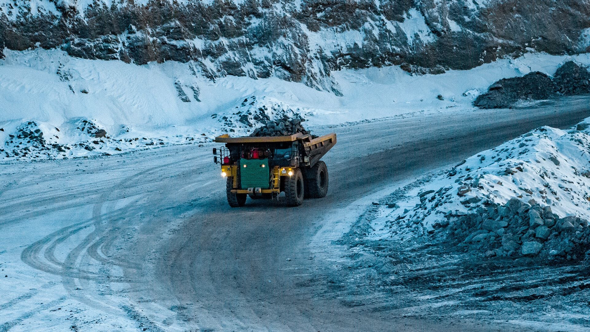 1920x1080 How the Arctic coal open pit mine operates in Vorkuta (PHOTOS)