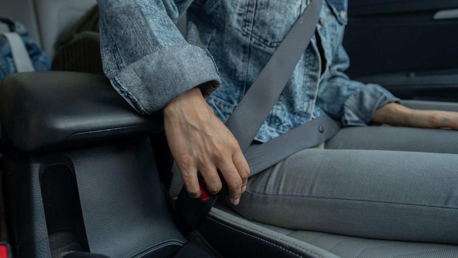 1600x900 What Is That Little Button On Your Car's Seat Belts For?