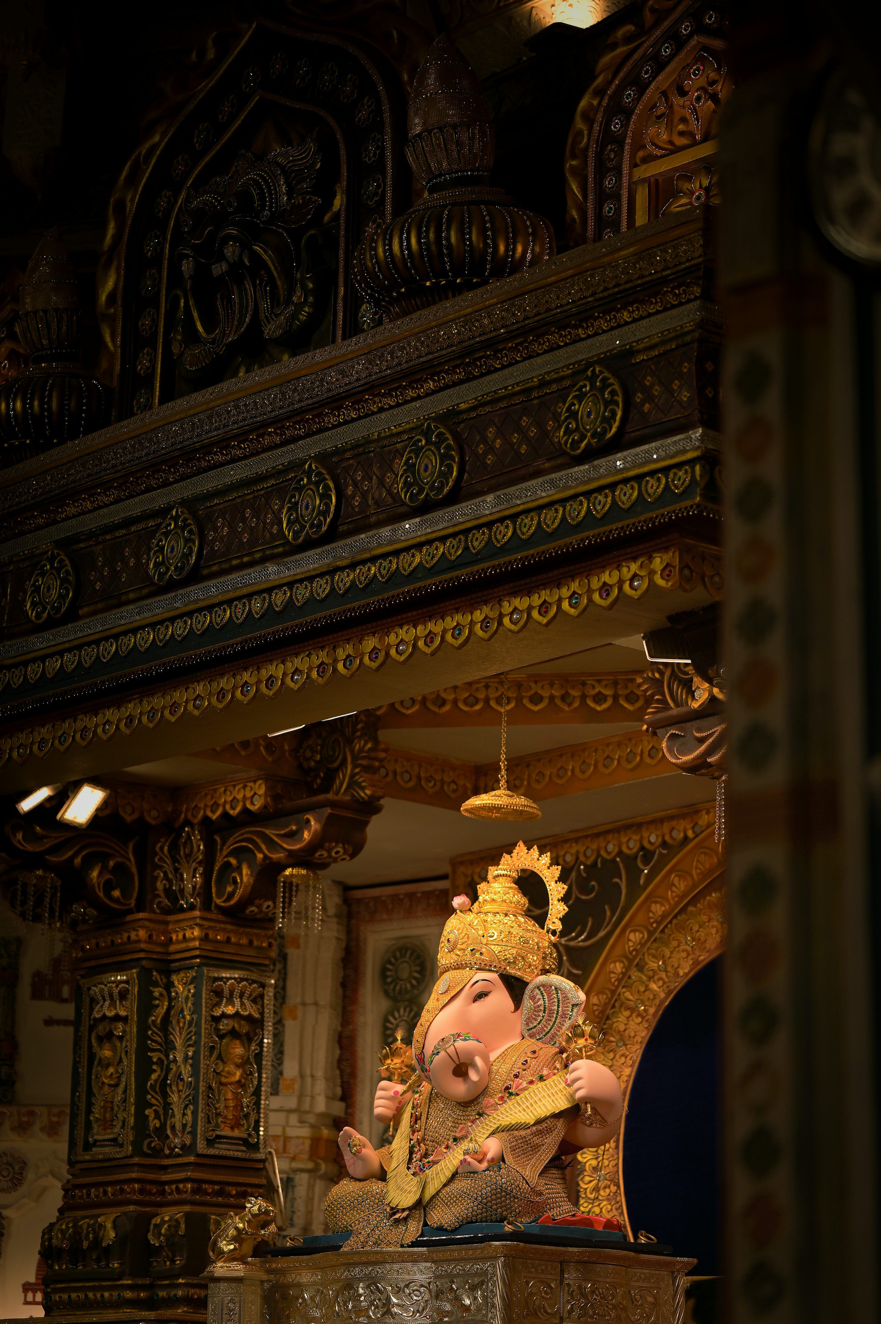 3000x4509 Dagdusheth Ganpati Picture Image