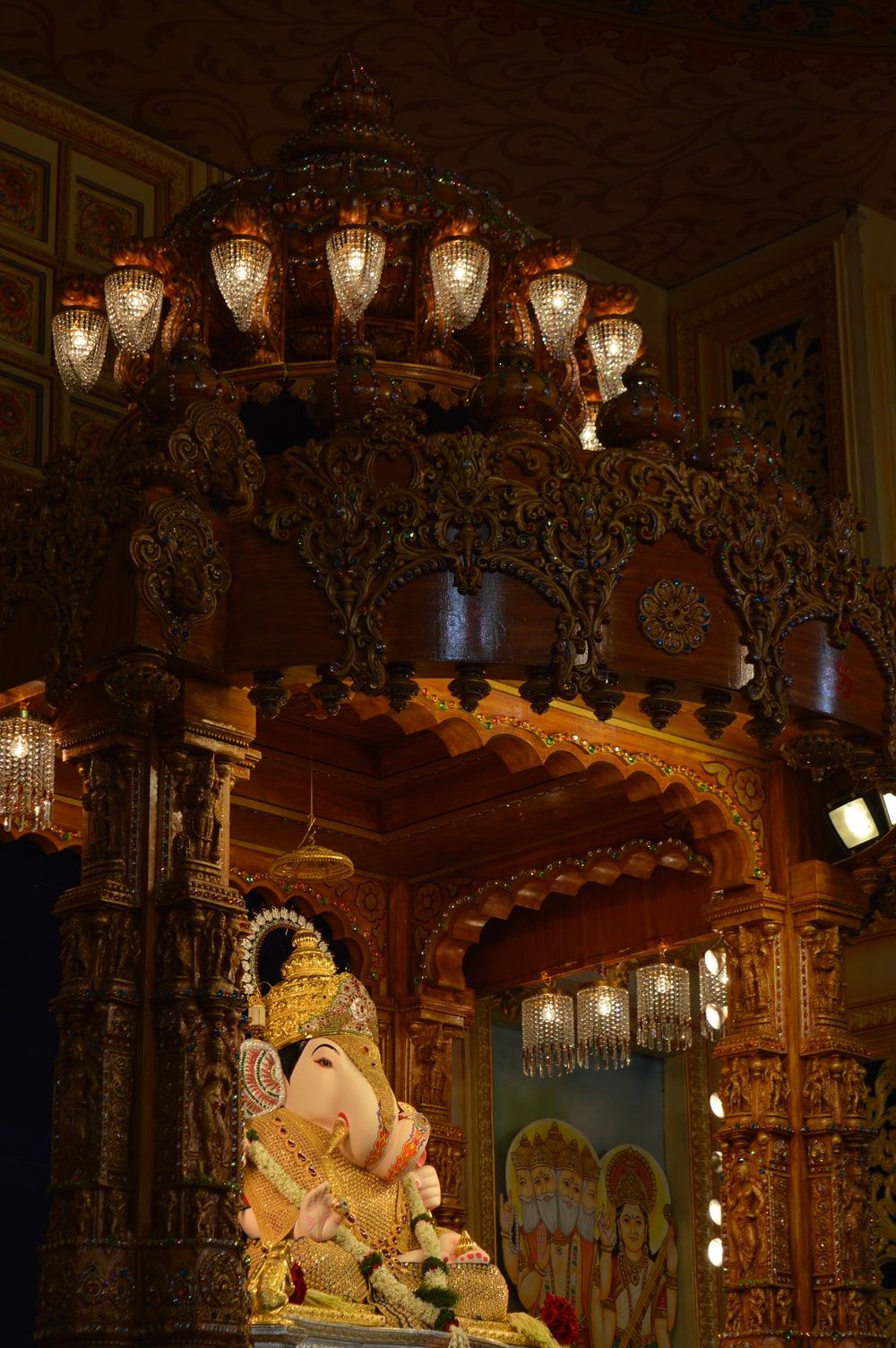 1000x1504 Shreemant Dagdusheth Halwai Ganpati Mandir Wallpaper