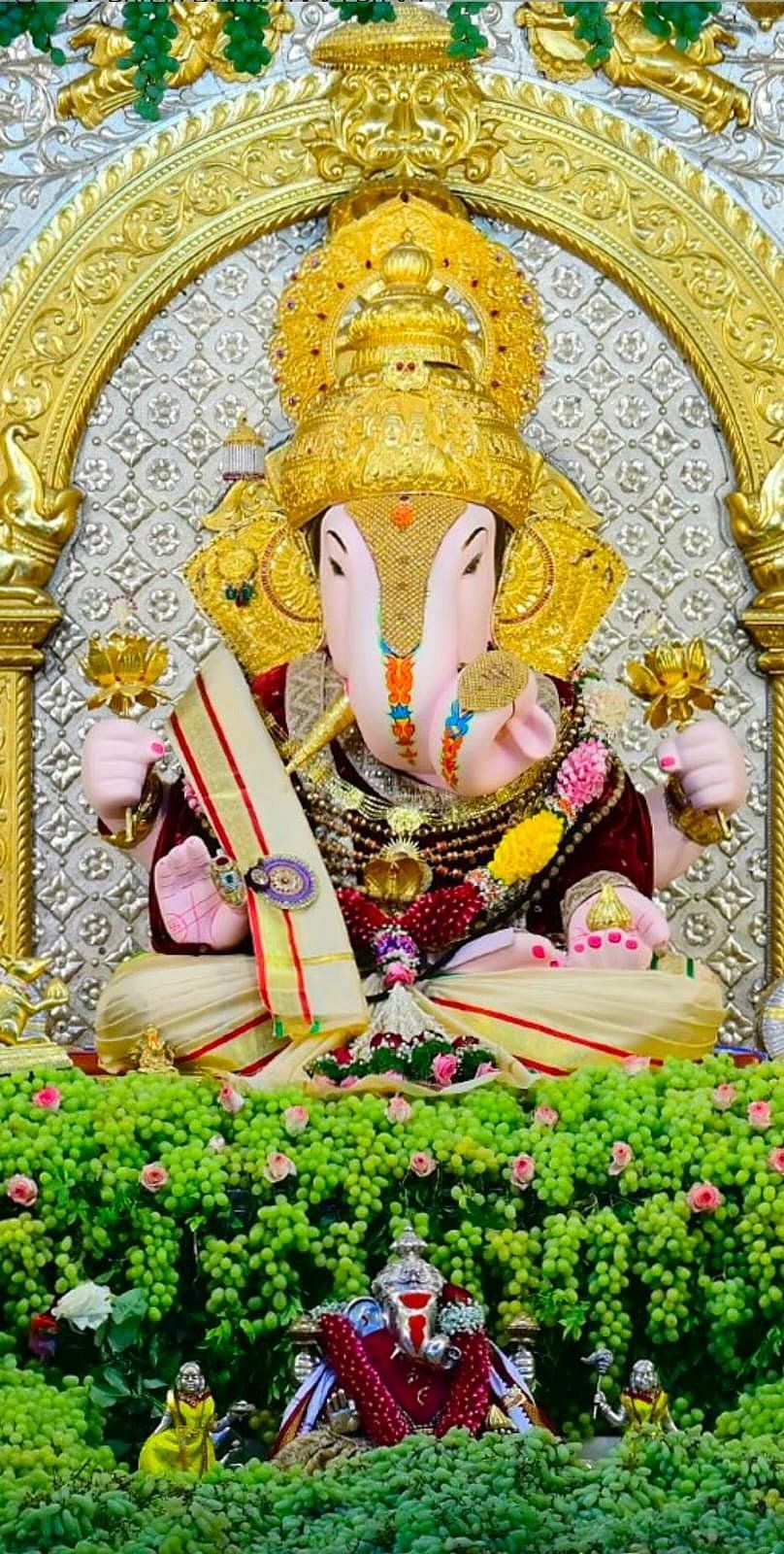 808x1600 Picture Of Pune's Dagdusheth Ganpati Adorned With Sunflowers, Mangoes, Grapes, And More