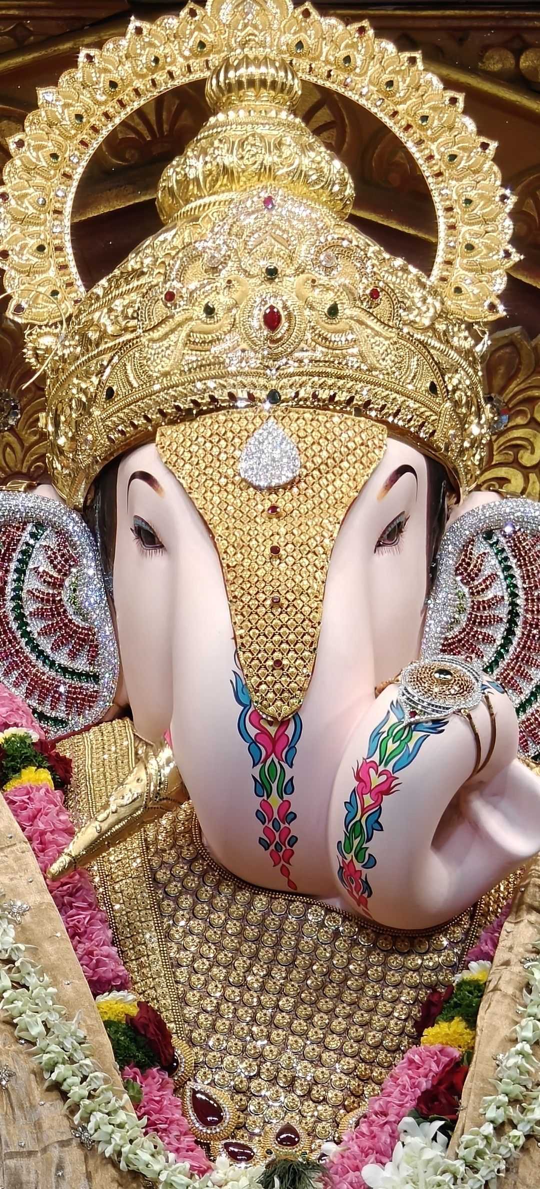 1080x2376 Shreemant Dagdusheth Halwai Ganapati: A divine symbol of gra