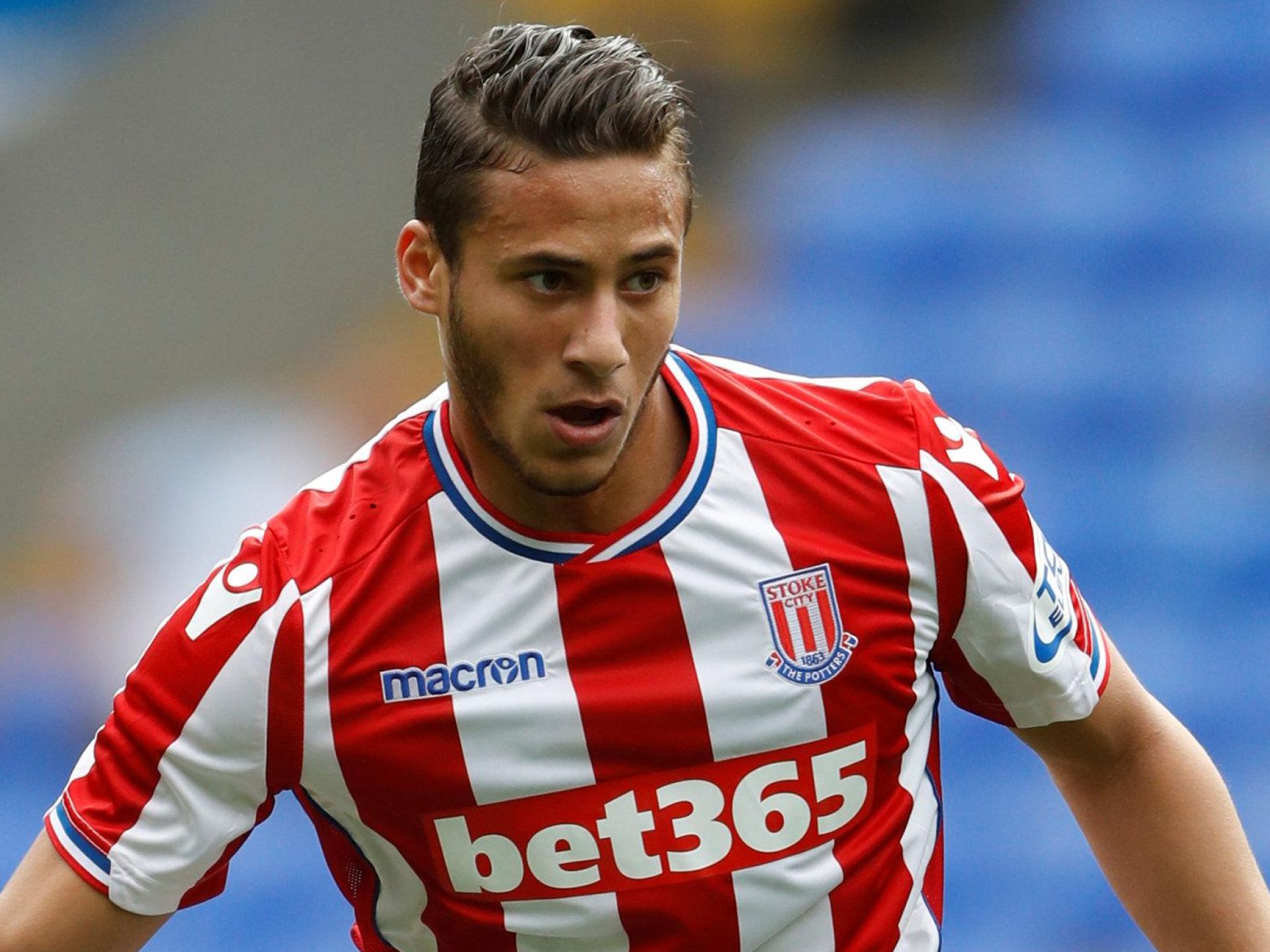 1920x1440 Manchester United Miss Out On Deal For 'Egyptian Messi' As Ramadan Sobhi Signs Five Year Deal With Stoke