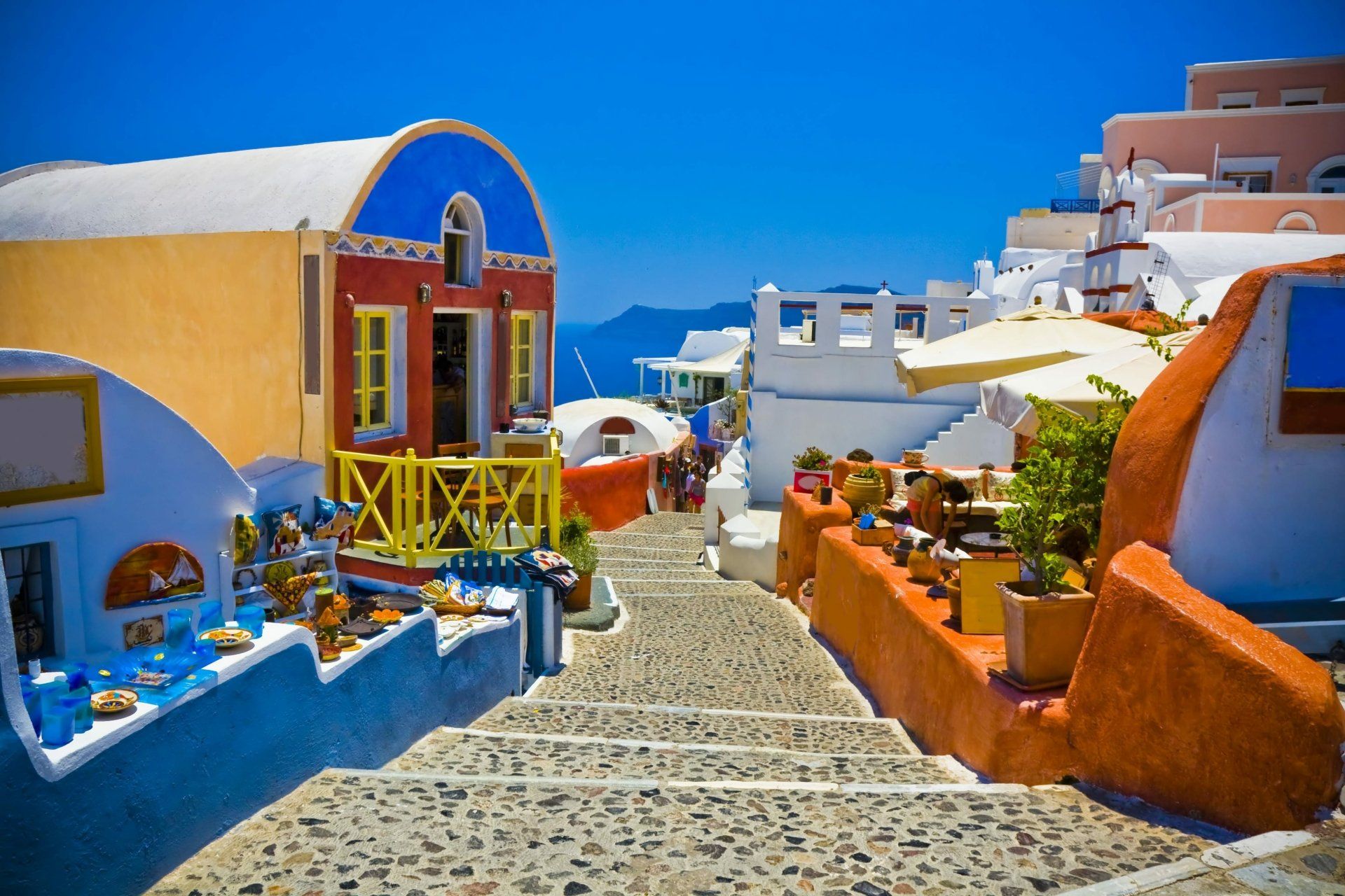 1920x1280 Santorini Splendor: Vibrant Greece 4K Ultra HD Colorful Streetscapex2592