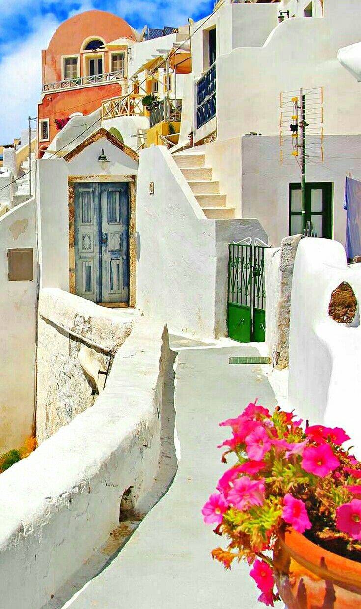 735x1239 Santorini, Greece