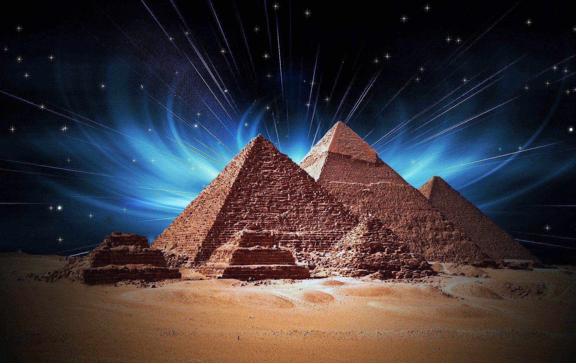 1900x1200 Giza Pyramids Wallpaper