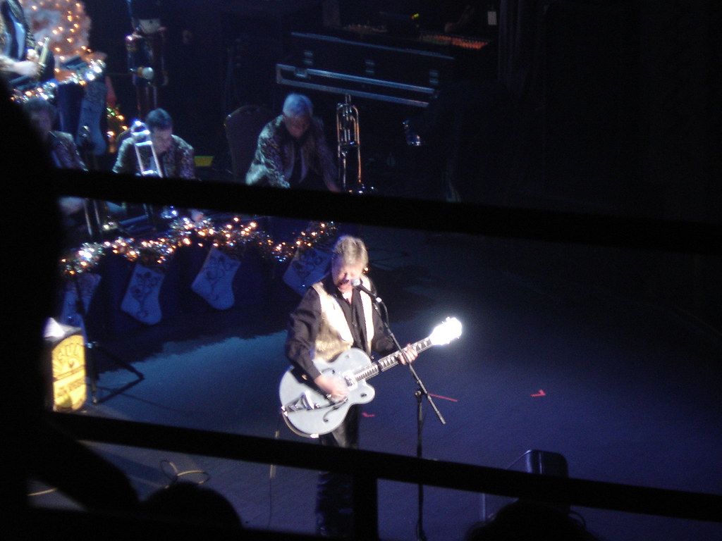 1024x768 Brian Setzer Orchestra - (early) Christmas Concert