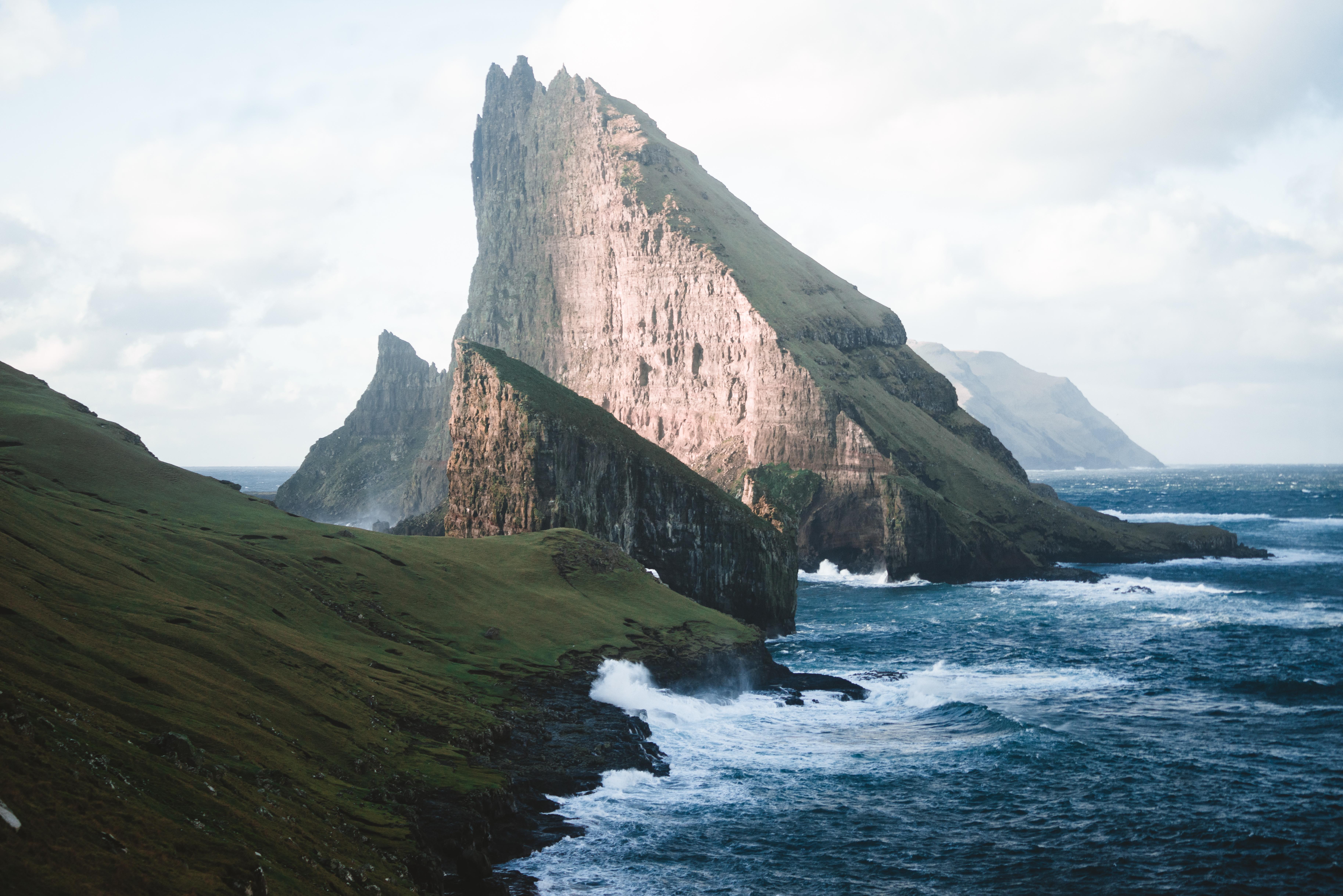 7308x4877 The Faroe Islands are pretty well amazing no matter where you go, but the hike out to Drangarnir and Tindhólmur is a truly special experience. Vagar, Faroe Islands. [7298x4871][OC]