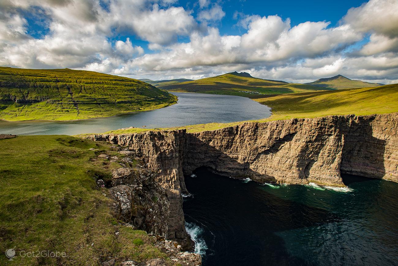 1300x867 Sorvagsvatn: The Lake that Hangs Above the North Atlantic