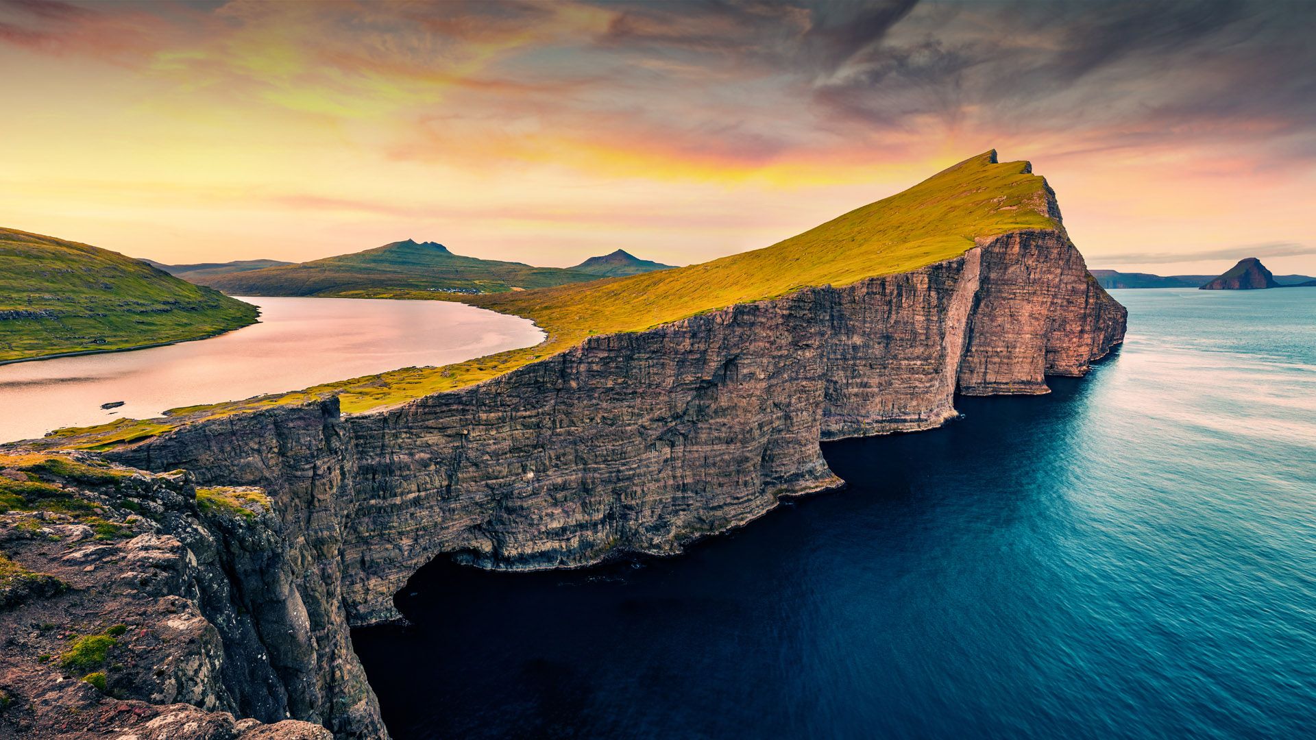 1920x1080 Morning scene of Sorvagsvatn lake, Vagar, Faroe Islands, Denmark. Windows Spotlight Image