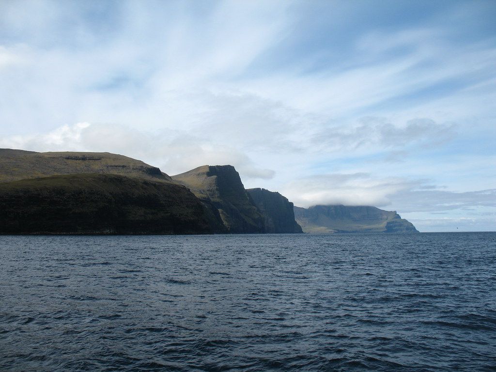 1024x768 Vágar. Cliffs on the north side of Vágar Island