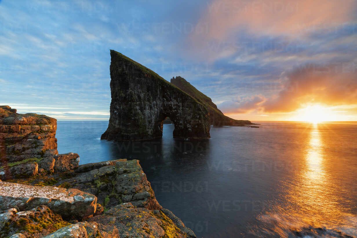 1232x822 Drangarnir at sunset, Vagar island, Faroe Islands, Denmark, Europe