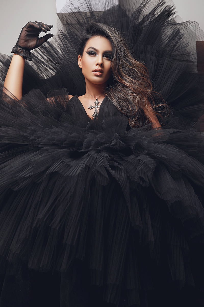 800x1201 HD nia actress wallpaper