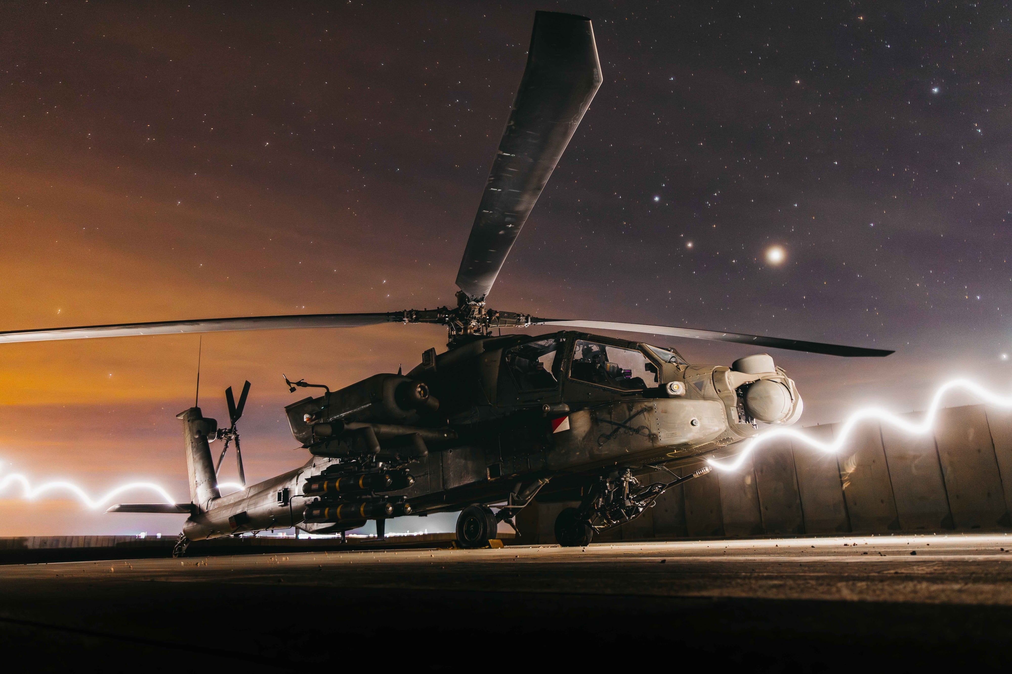 4000x2667 US soldiers rescued by drone after Apache helicopter goes down near the coast of Oman
