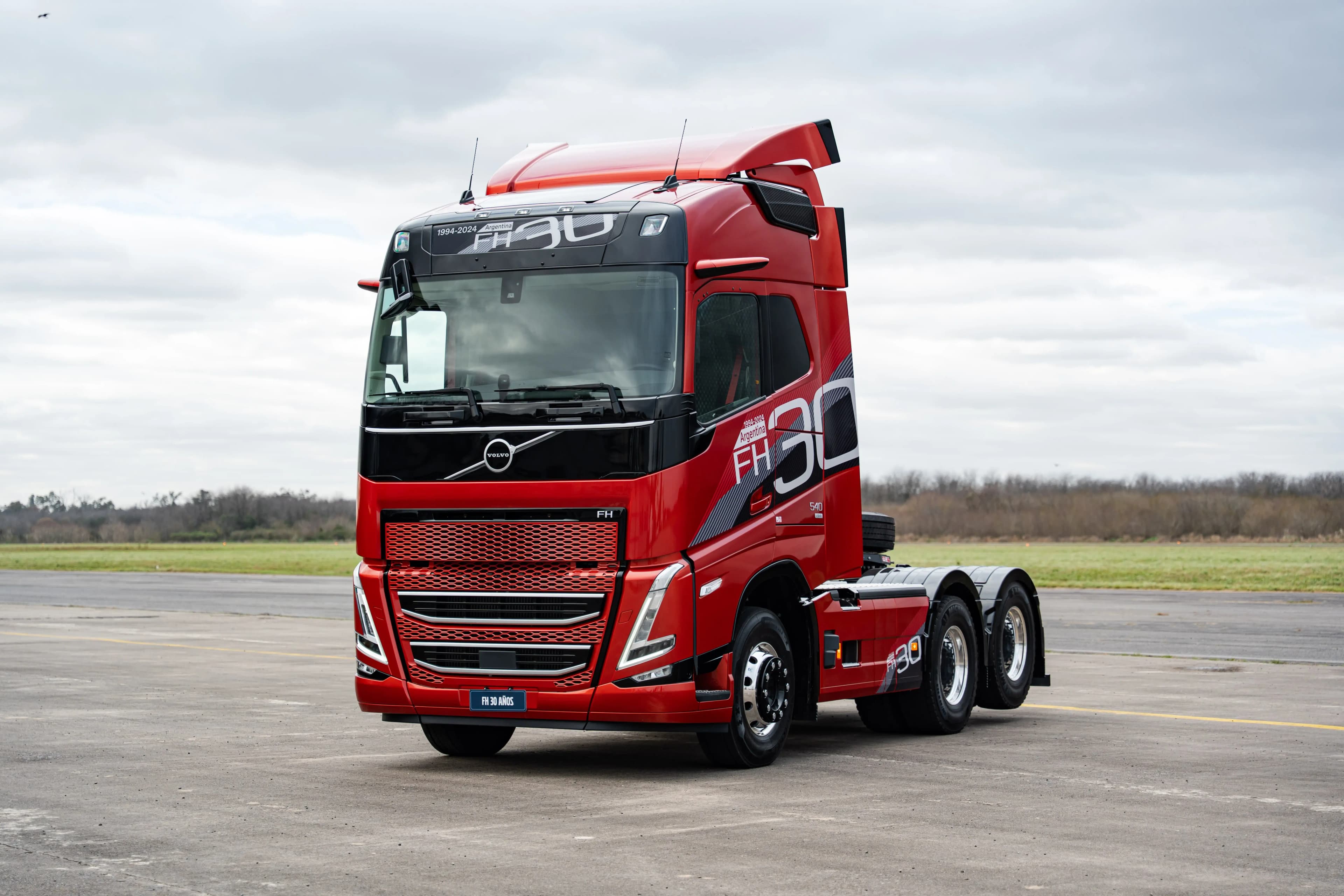 3840x2560 Volvo Trucks Argentina Presents The FH 30 Year Edition: Exclusivity And Technology In A Transport Icon