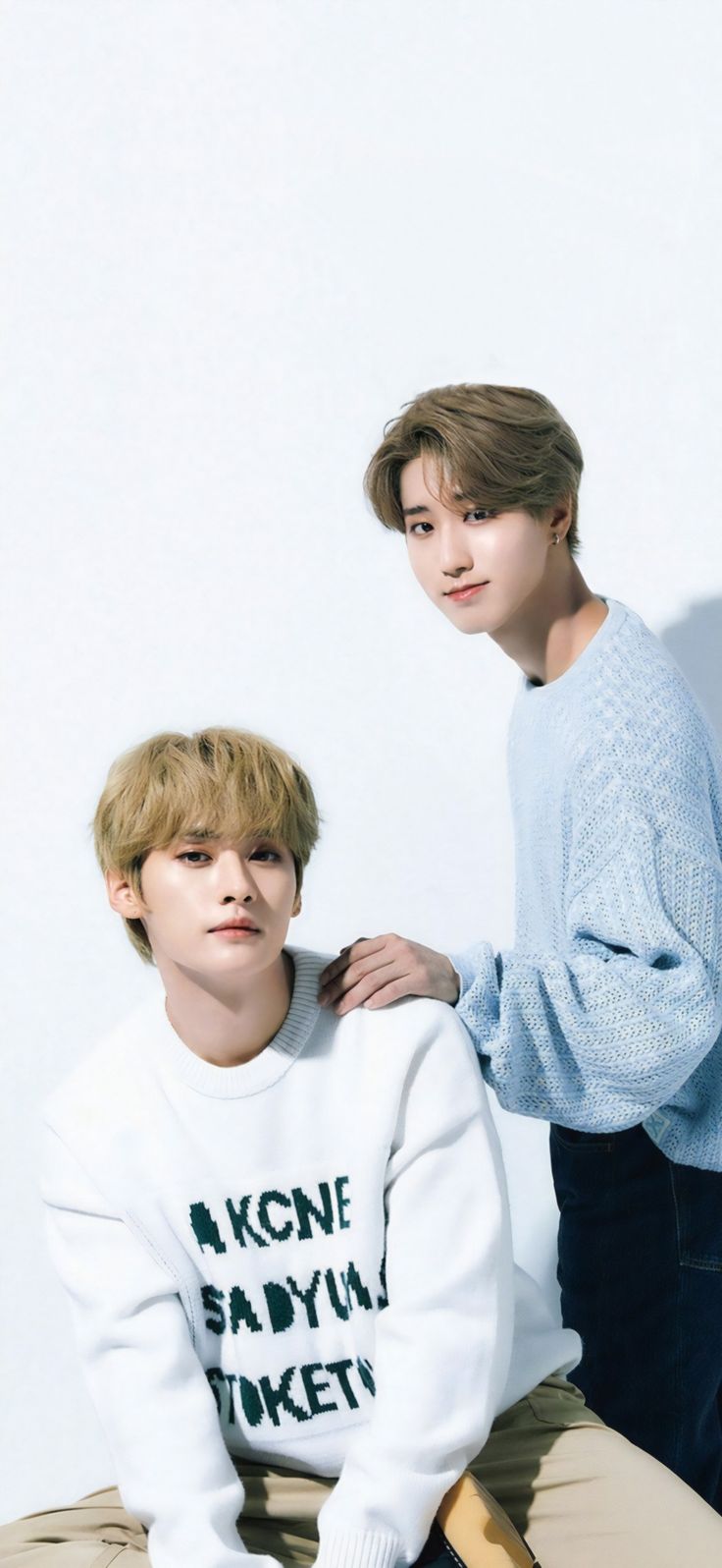 736x1596 Lee Know Han Wallpaper