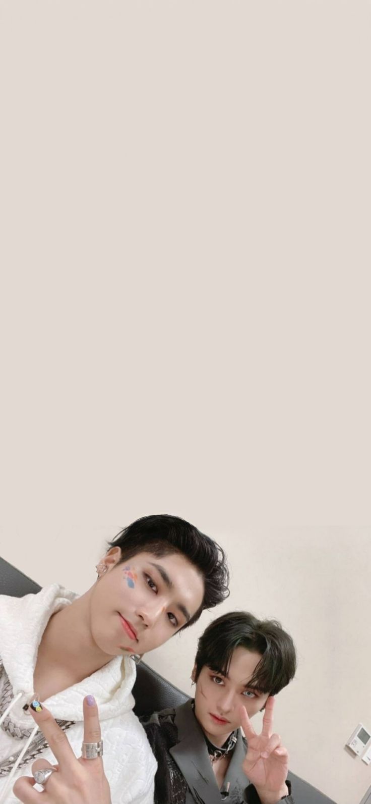 736x1593 Han & Lee Know Wallpaper [15.5.21 IG update]