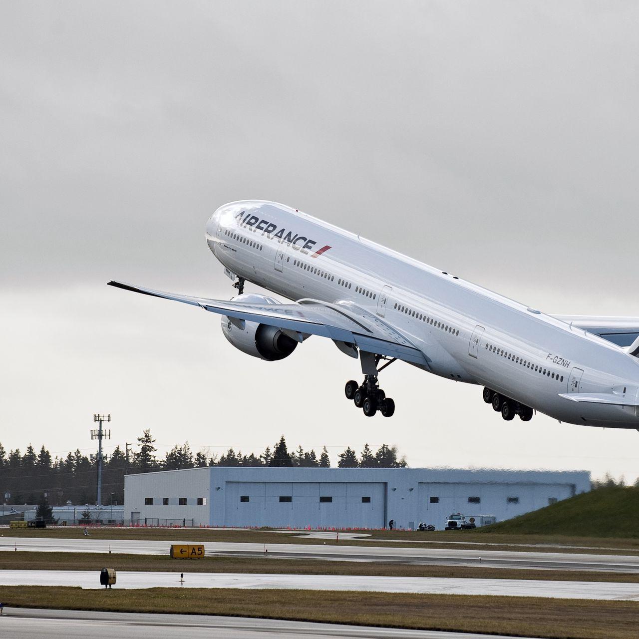 1280x1280 Download wallpaper 1280x1280 airliner, boeing, aircraft, airfrance
