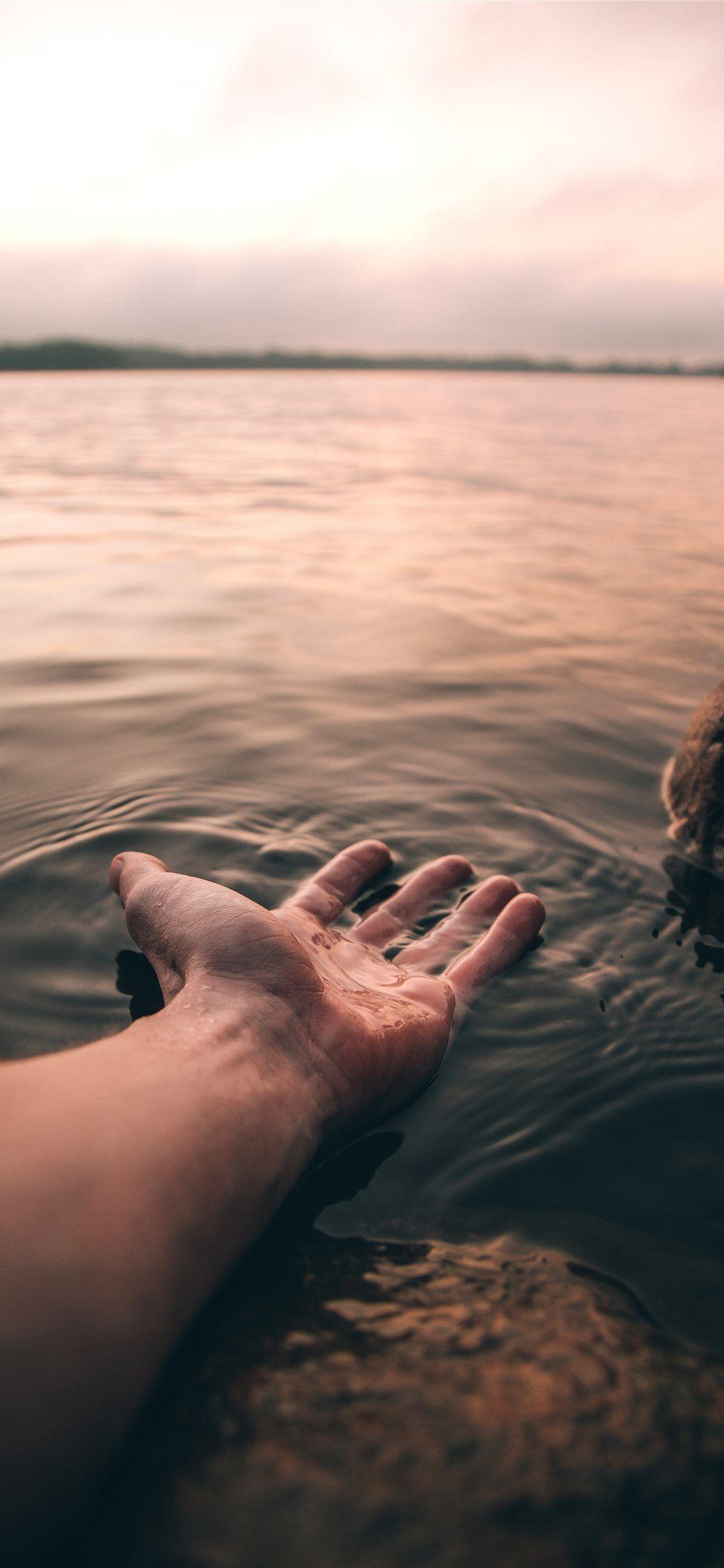 1125x2436 Feeling the Water iPhone X Wallpaper Free Download