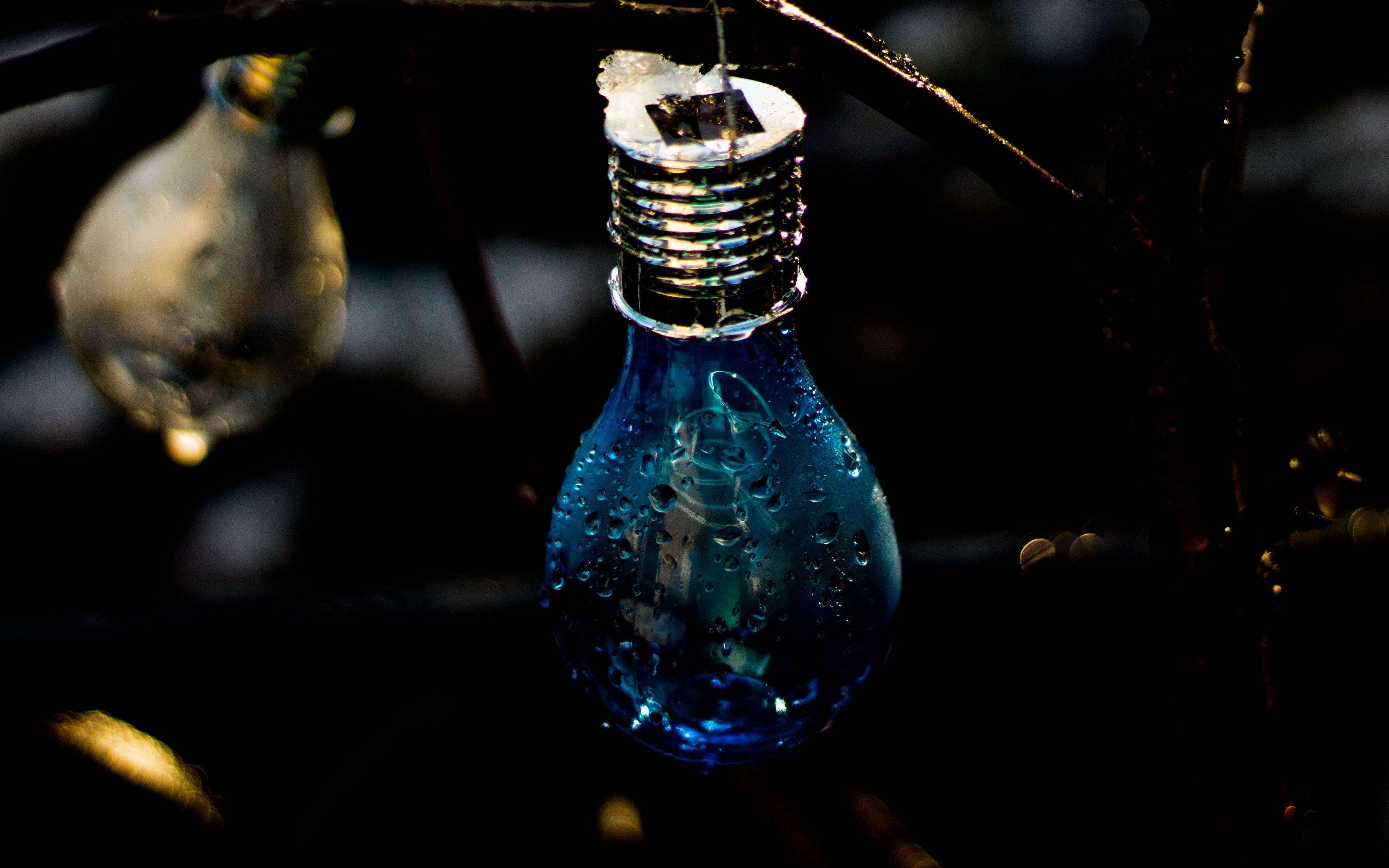 3840x2400 Download wallpaper 3840x2400 light bulb, drops, moisture, dark 4k