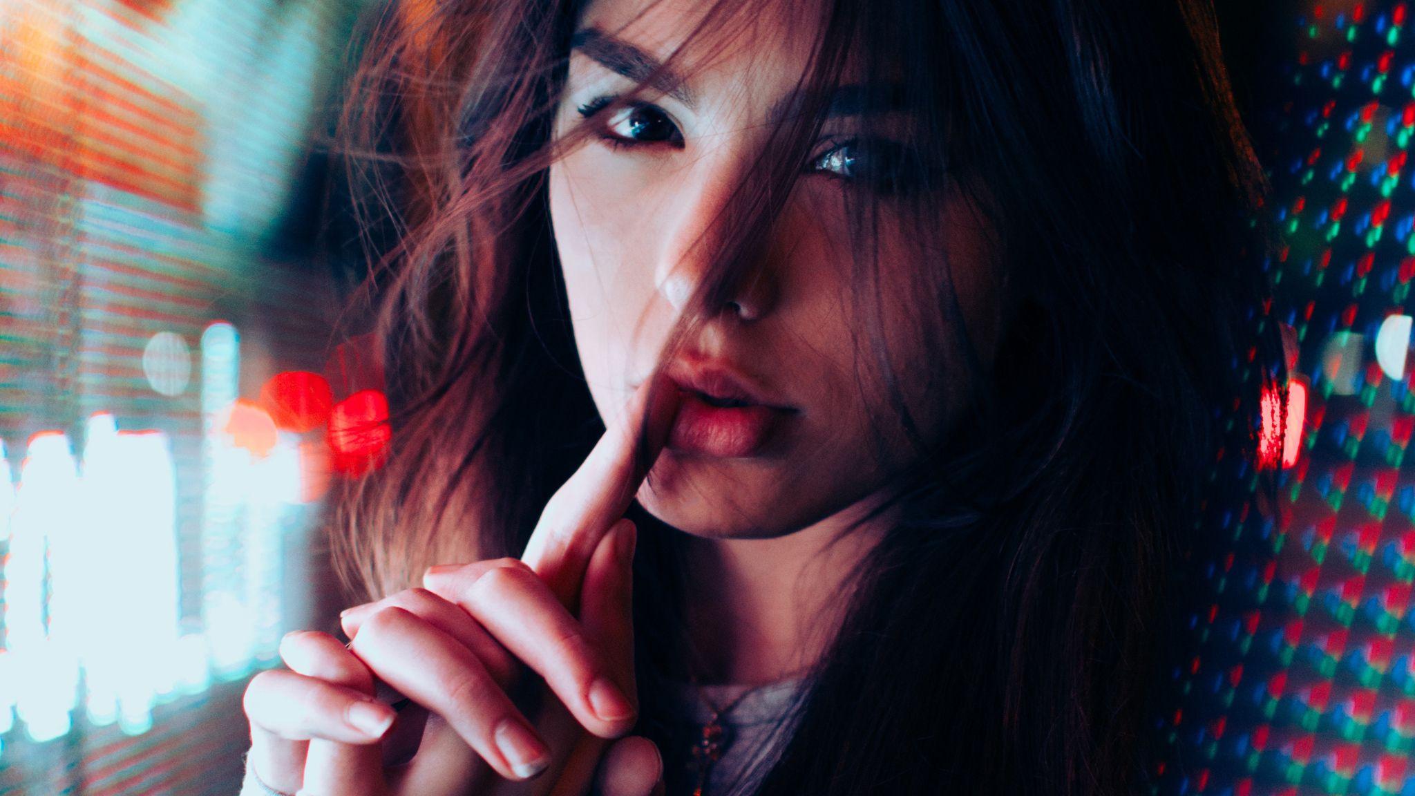 2048x1152 Cute Girl Finger On Lips 2048x1152 Resolution HD 4k