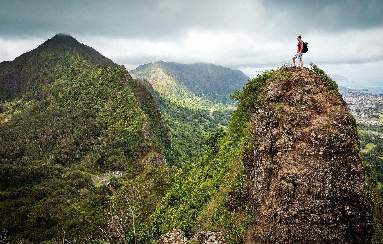 1332x850 Wallpaper sky, mountains, danger, hiker, climb, peek, risky image