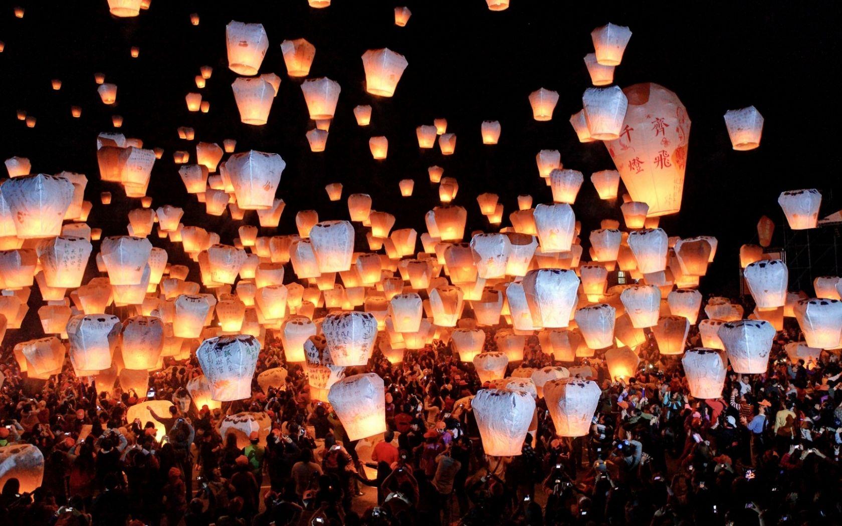 1680x1050 Free download Wallpaper night China Taiwan sky lantern Launching
