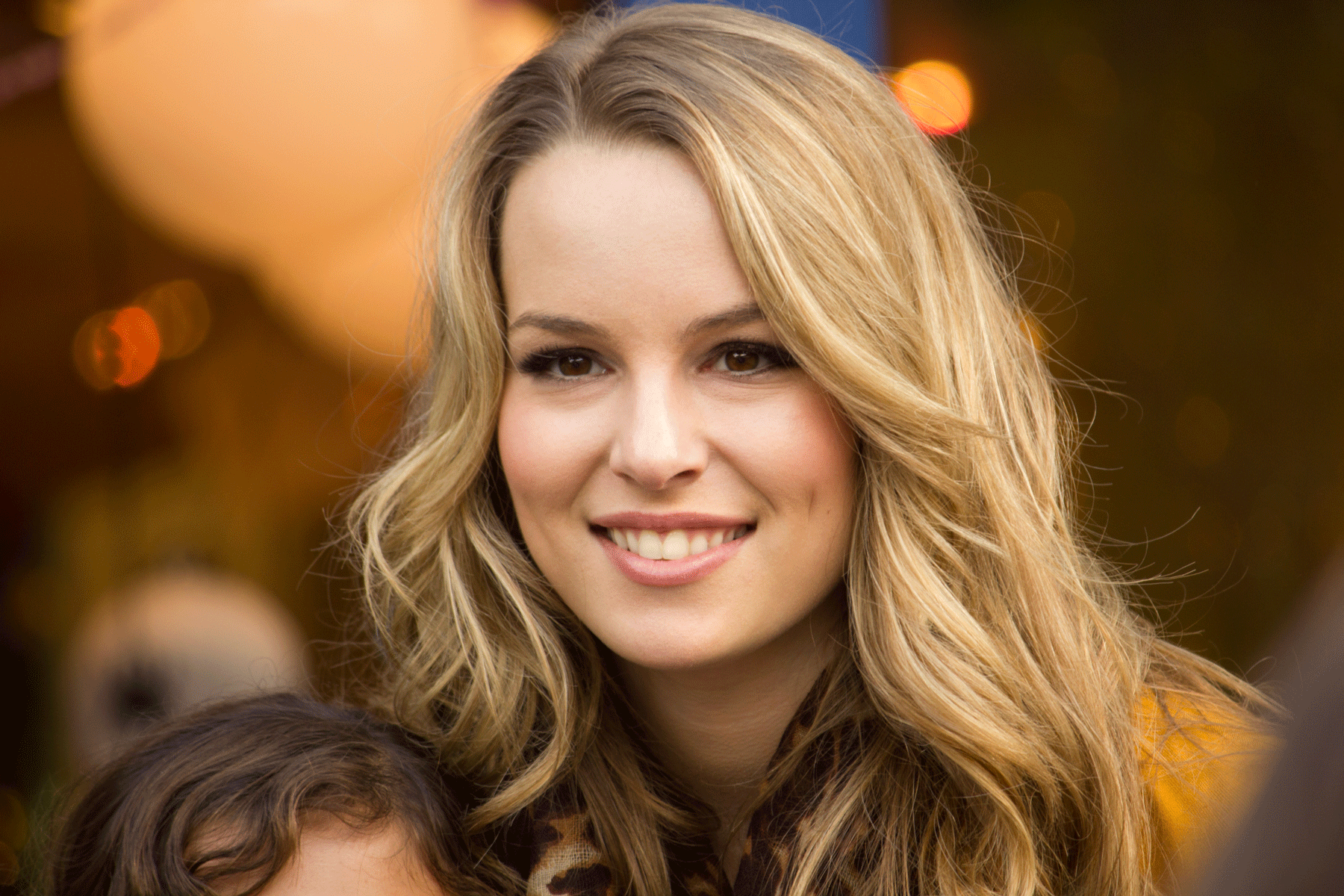 1800x1200 Bridgit Mendler Wallpaper