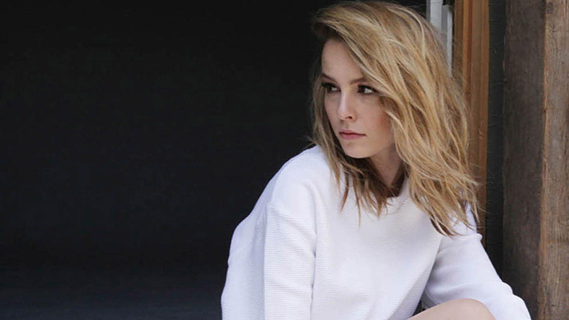 1920x1080 Bridgit Mendler Wallpaper Image Photo Picture Background